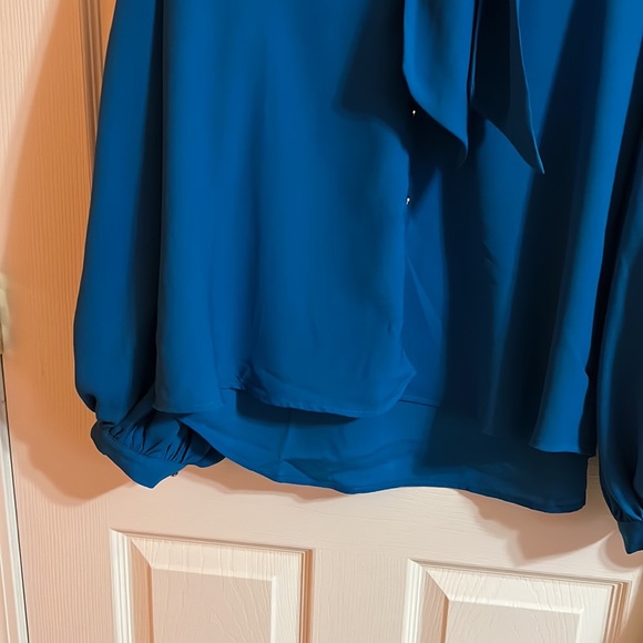 Woman blouse - Picture 8 of 9